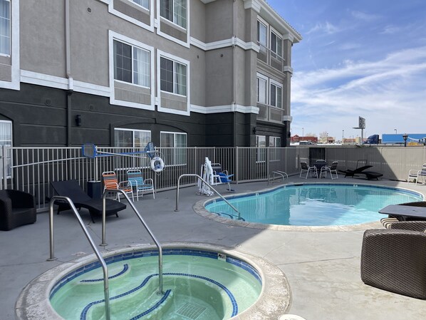 Outdoor pool, open 9:00 AM to 10:00 PM, pool loungers