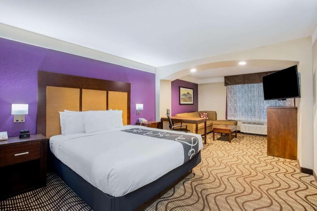 Premium bedding, desk, blackout drapes, soundproofing