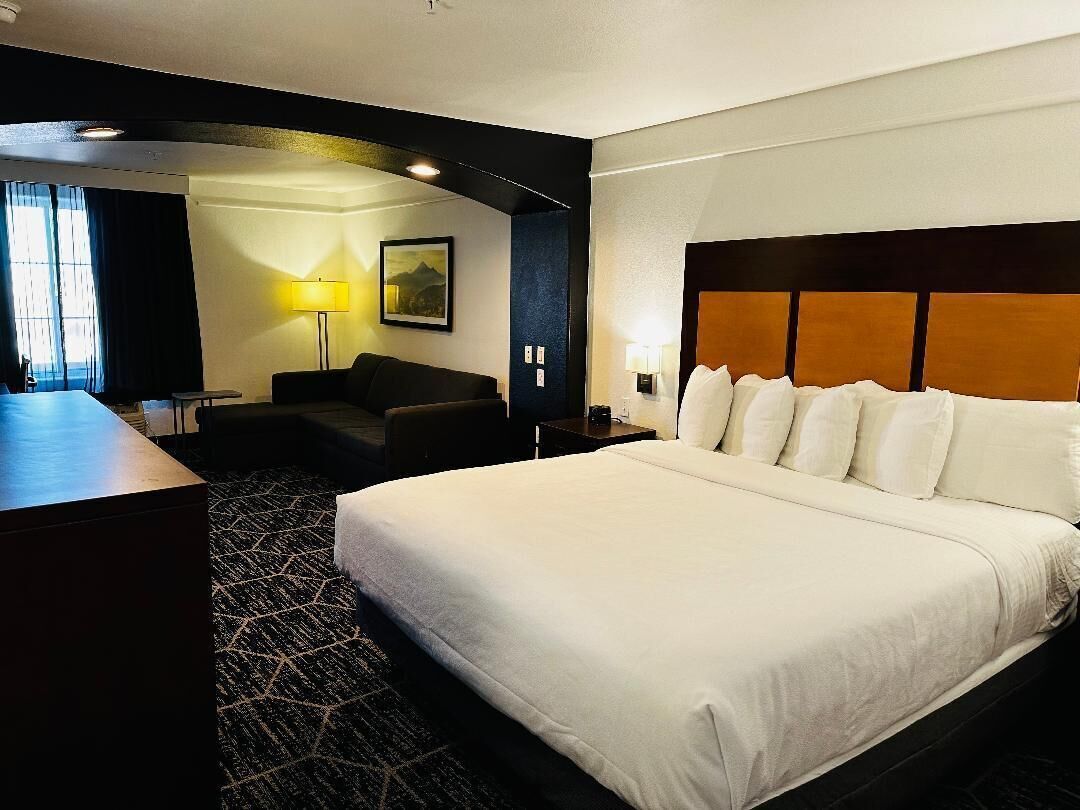 Premium bedding, desk, blackout drapes, soundproofing