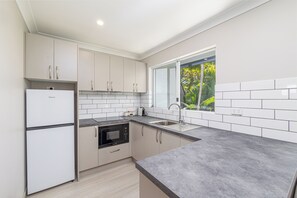 Superior Two Bed Apartment | مطبخ خاص | ماكينة لصنع القهوة/الشاي، غلّاية كهربائية