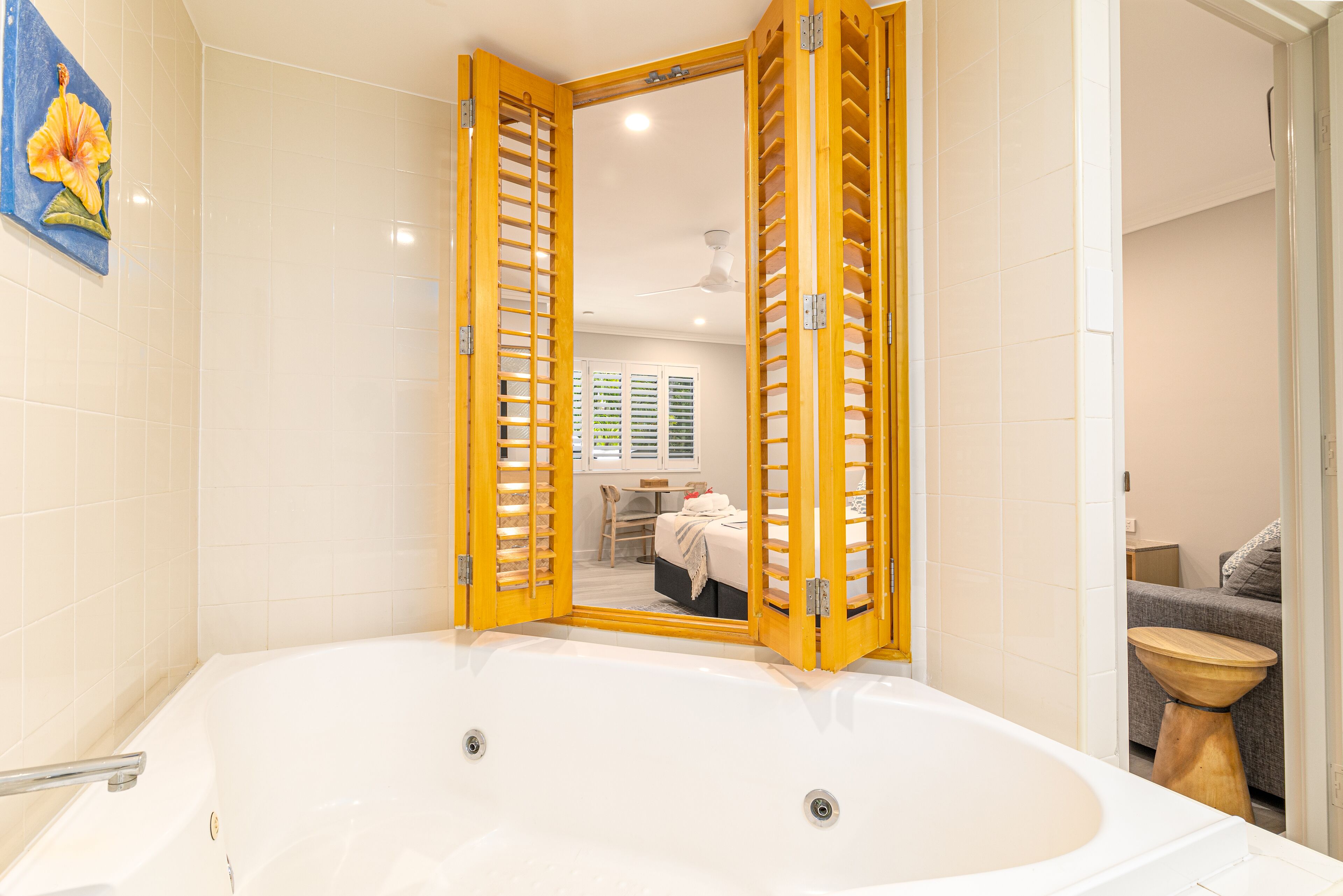 superior spa suite | bathroom | shower, hydromassage showerhead, free toiletries, hair dryer