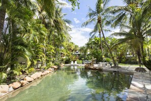 Outdoor pool, pool loungers - Seahaven Resort (Belgian Gardens)