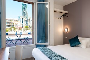 Single Room | Desk, laptop workspace, iron/ironing board, free WiFi