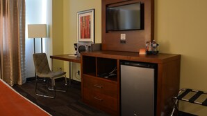 Premium bedding, pillowtop beds, desk, laptop workspace - Bedfort Inn & Suites (Edmonton)