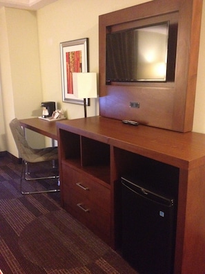 Premium bedding, pillowtop beds, desk, laptop workspace