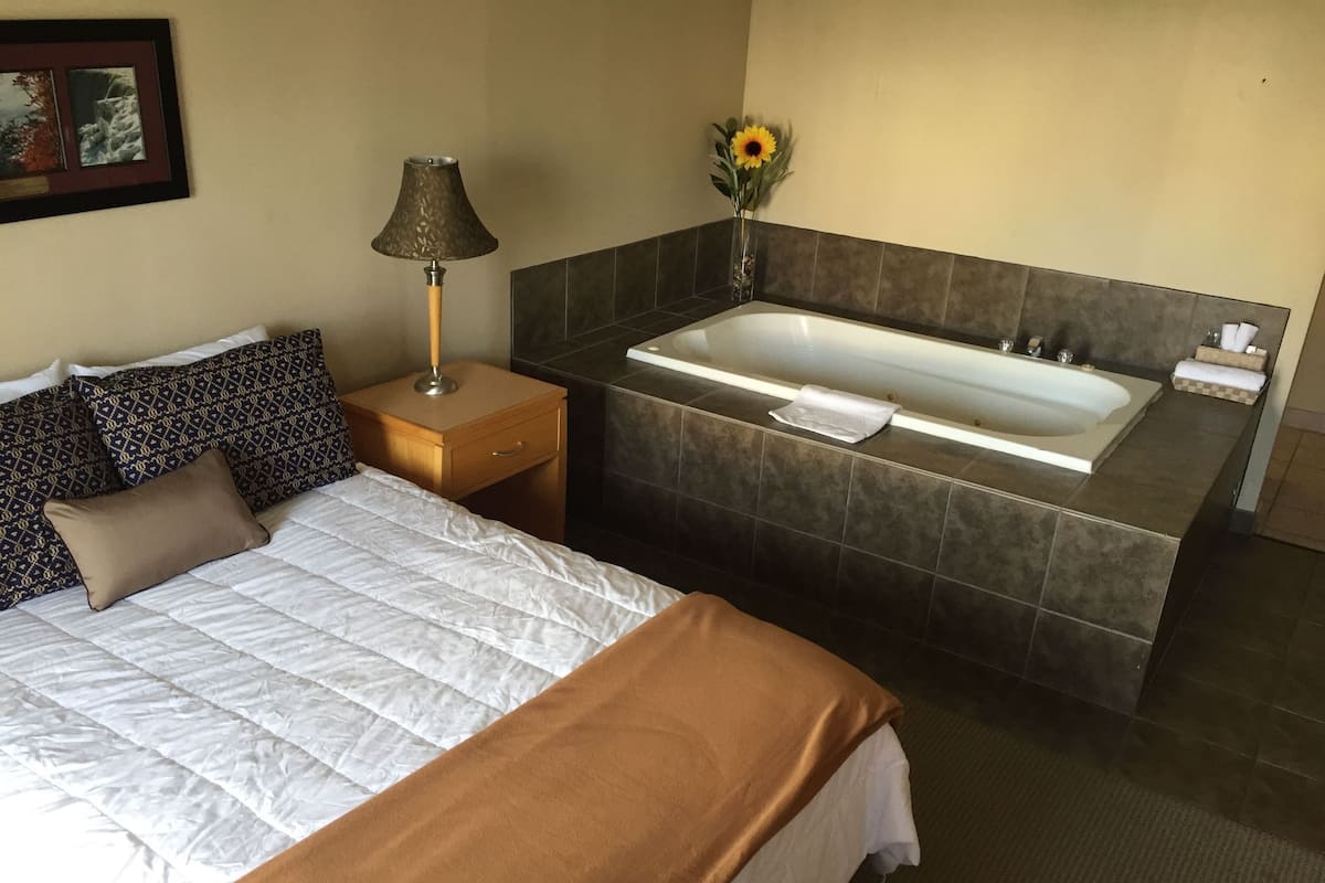 Kamar Deluks, 1 Tempat Tidur Queen, jet tub | Jet tub