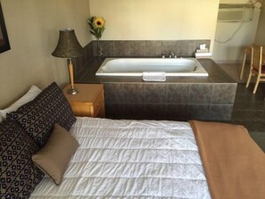 Deluxe-Zimmer, 1 Queen-Bett, Whirlpool | Whirlwanne