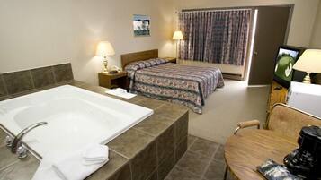 Deluxe Room, 1 Queen Bed, Jetted Tub | Jetted tub