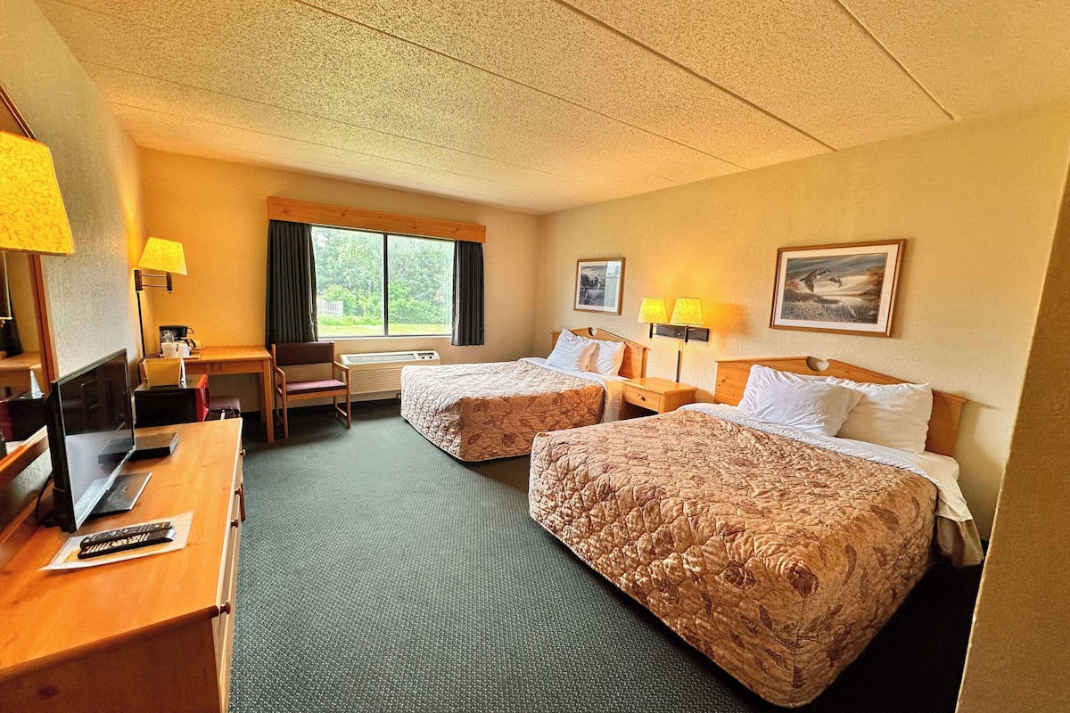 Desk, iron/ironing board, free WiFi, bed sheets