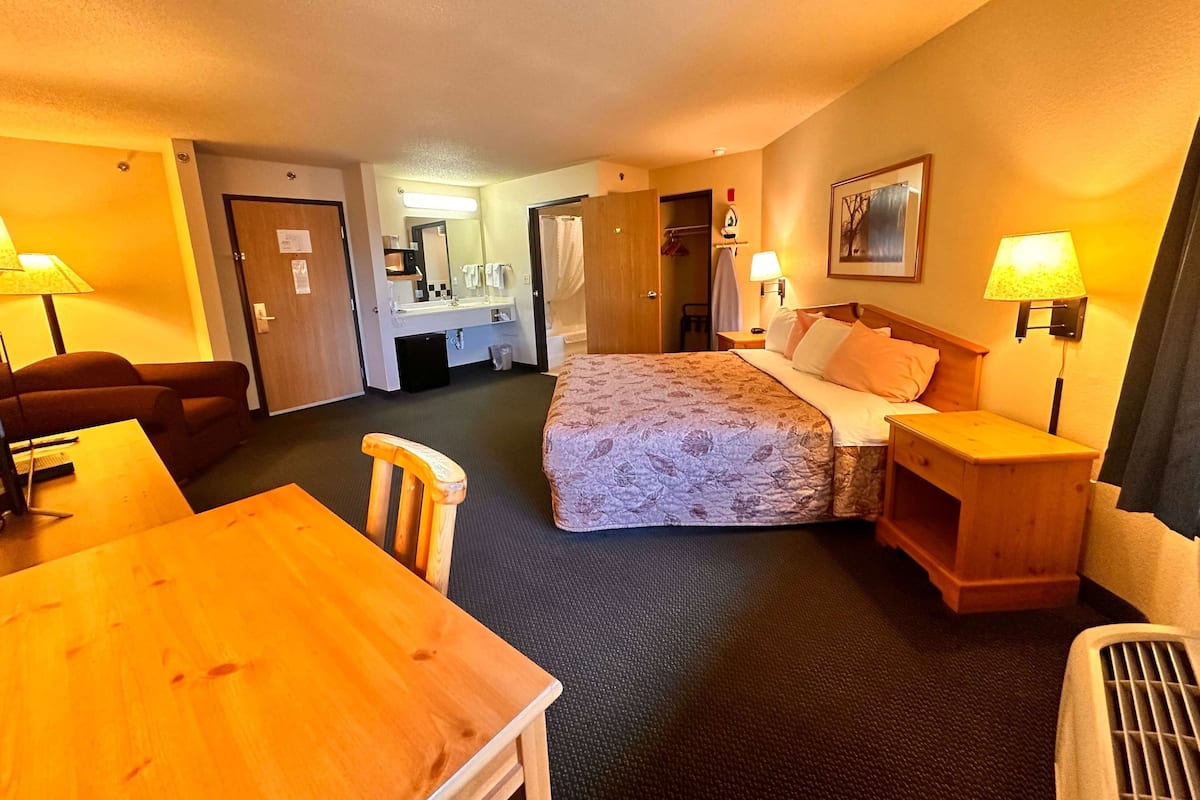Deluxe Room, 1 King Bed, Non Smoking