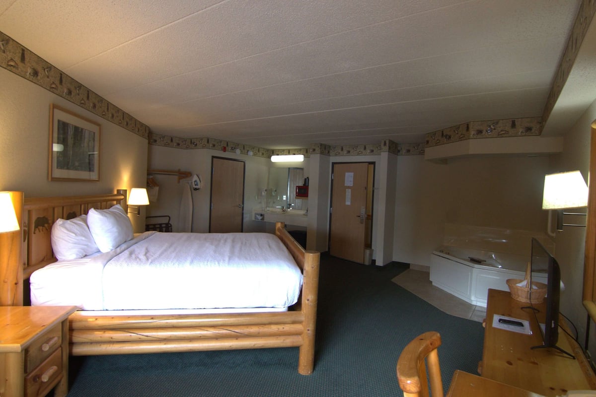 Desk, iron/ironing board, free WiFi, bed sheets