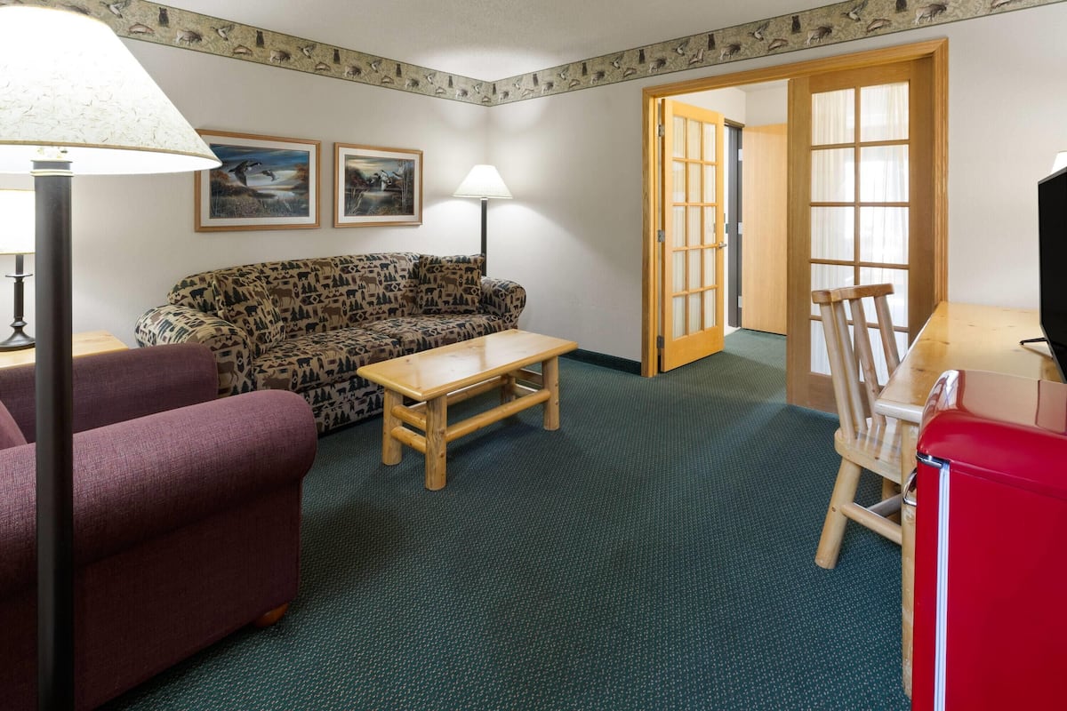Suite, 1 habitación, para no fumadores (Sofabed) | Escritorio, tabla de planchar con plancha, wifi gratis y ropa de cama