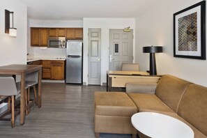 Suite, 1 Bedroom | Premium bedding, in-room safe, desk, blackout drapes