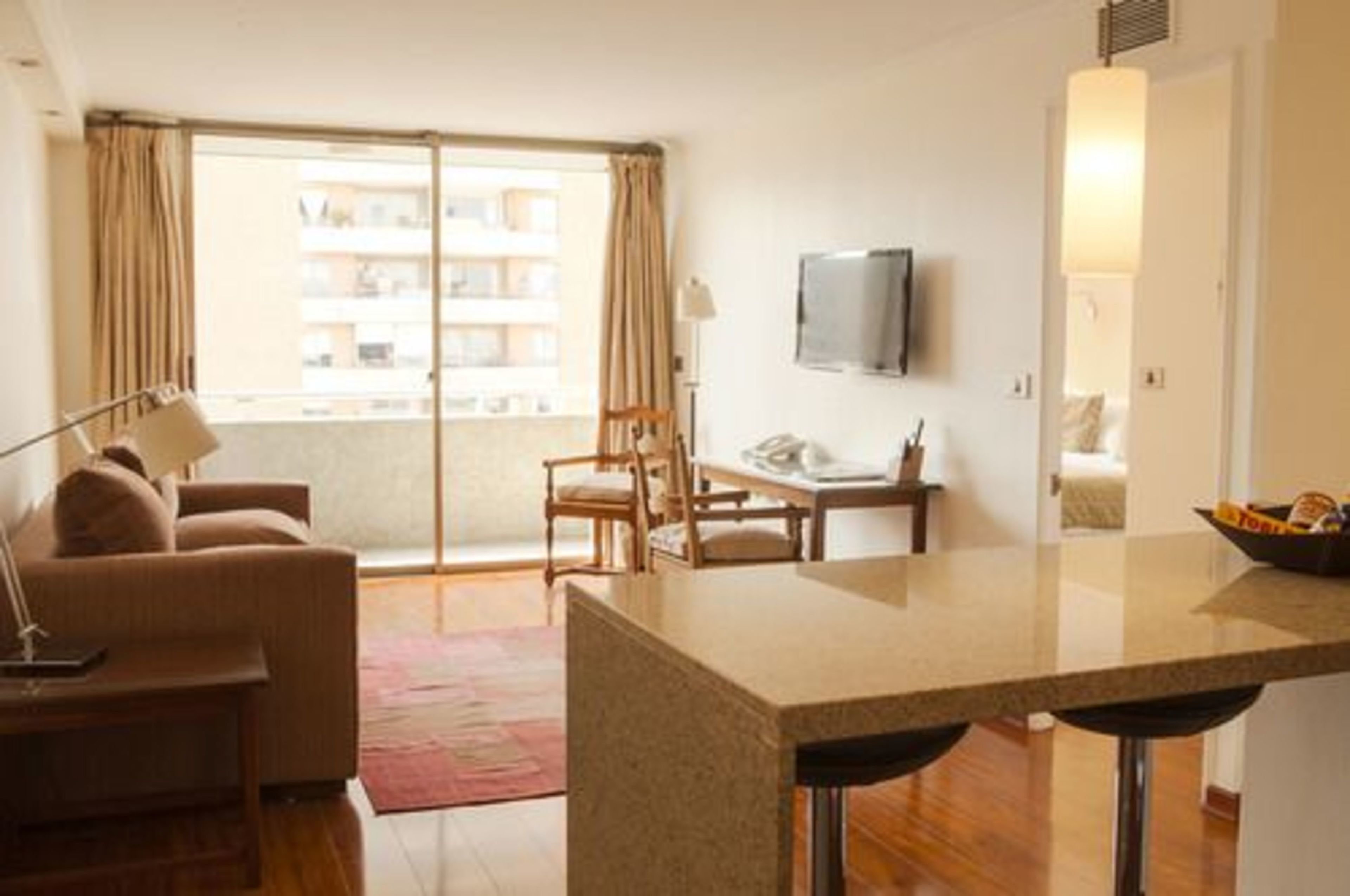 Superior appartement, 1 slaapkamer | Een minibar, een kluis op de kamer, een bureau, verduisterende gordijnen