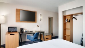 A hotel room with a bed, a desk with a computer, a chair, a wardrobe, and a television. - Fairfield Inn and Suites by Marriott Yakima (Yakima)