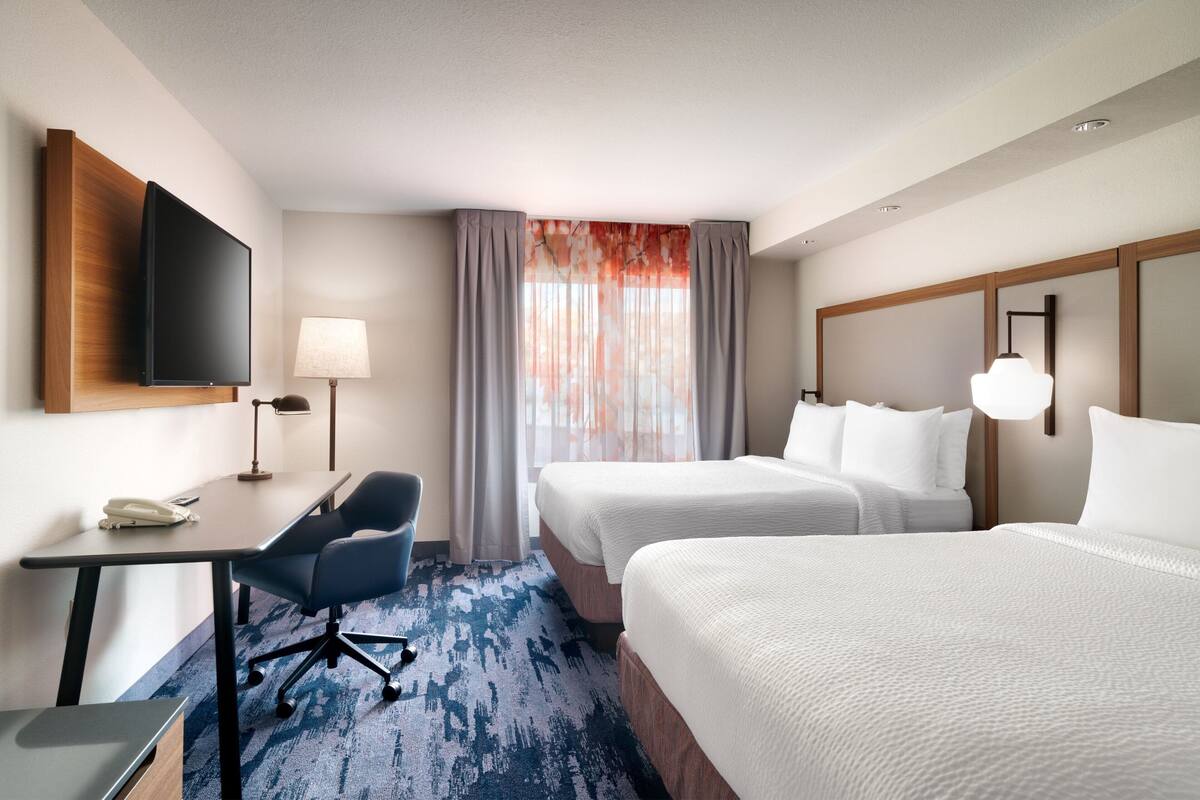 premium bedding, pillow-top beds, in-room safe, desk