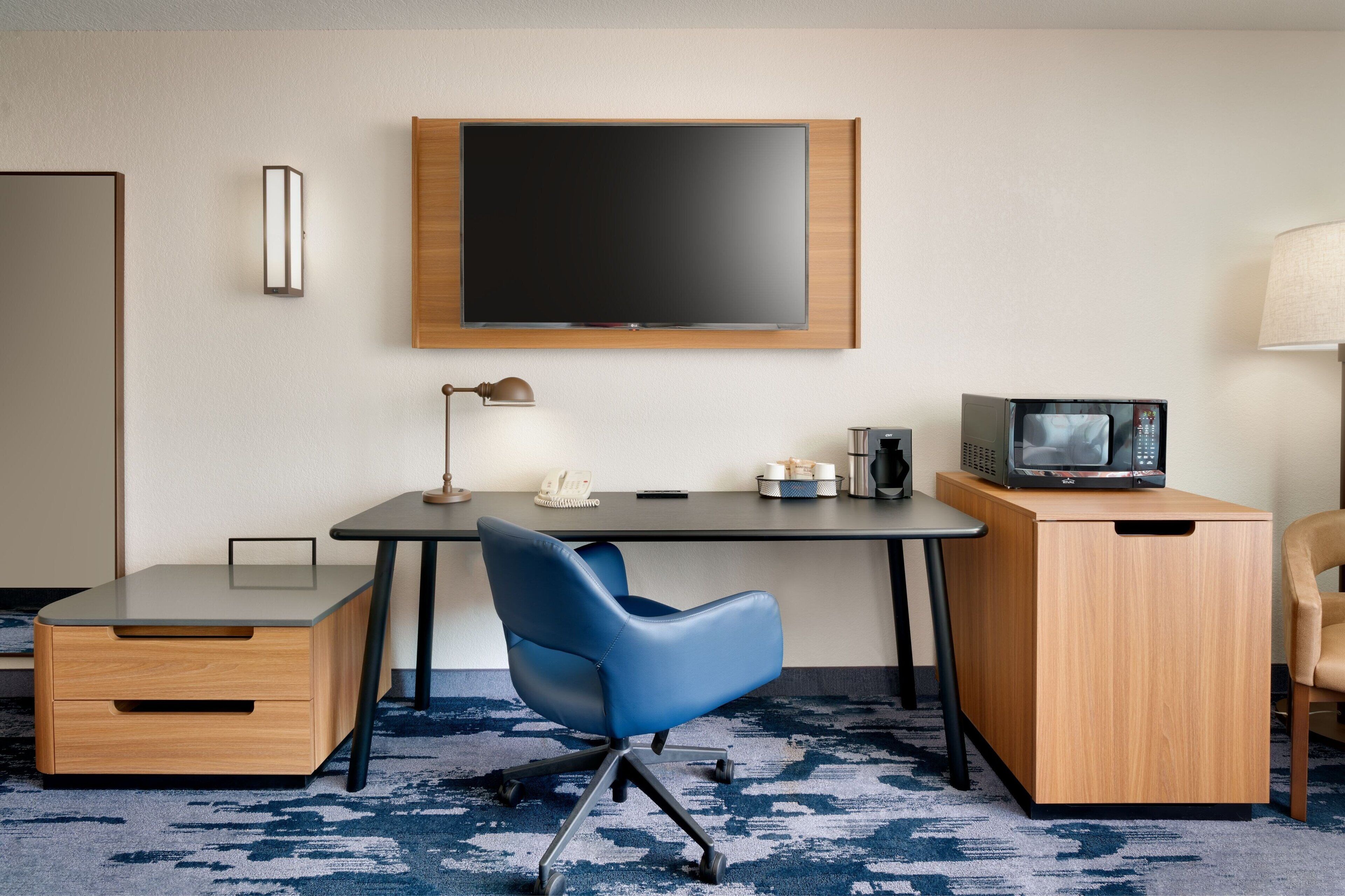 premium bedding, pillow-top beds, in-room safe, desk