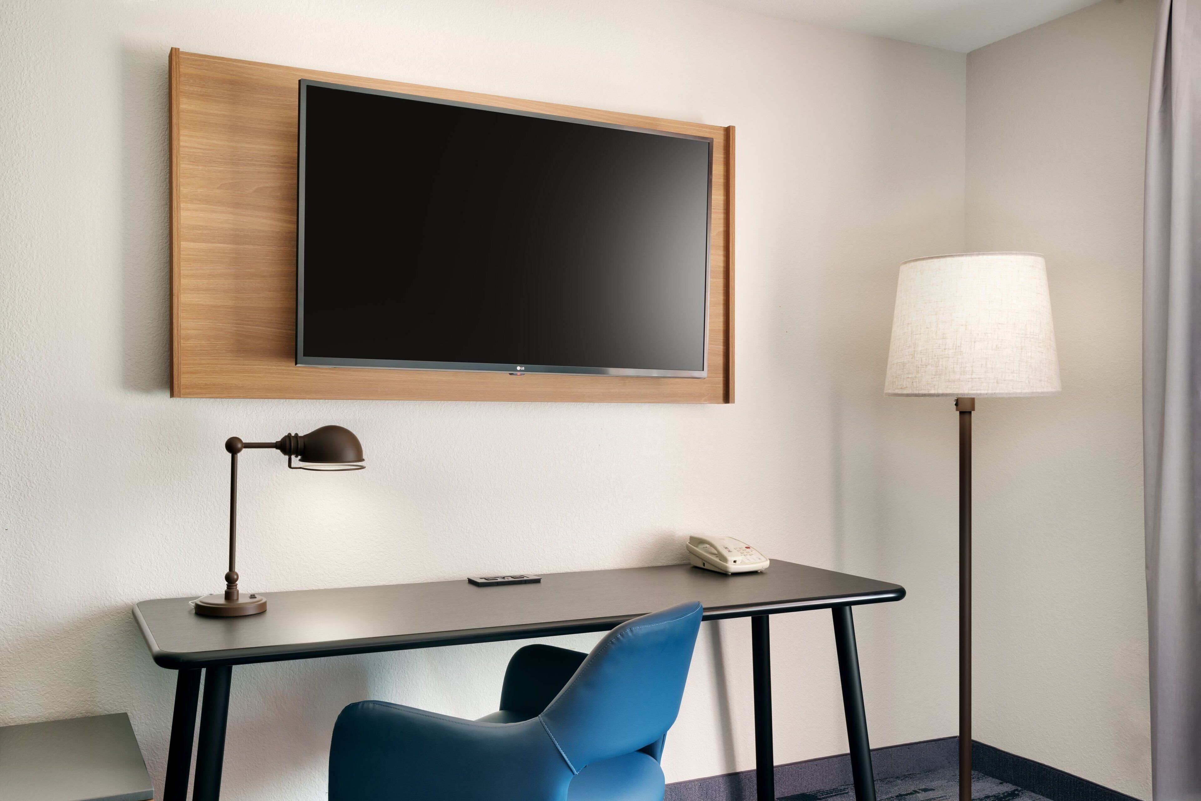 premium bedding, pillow-top beds, in-room safe, desk