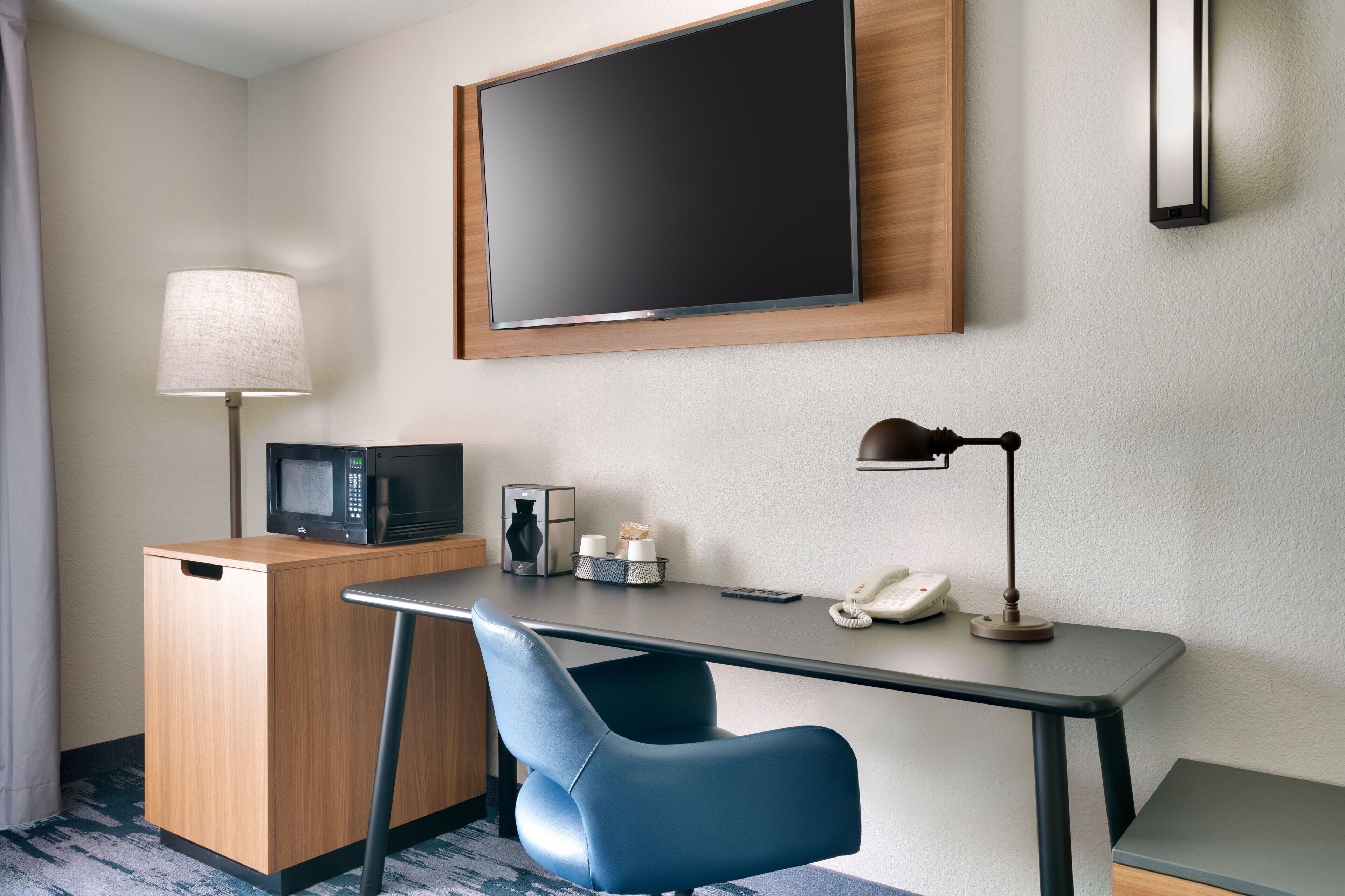 premium bedding, pillow-top beds, in-room safe, desk