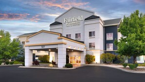A Fairfield by Marriott Inn & Suites building with a modern design, featuring a prominent entrance and a well-maintained exterior. - Fairfield Inn and Suites by Marriott Yakima (Yakima)