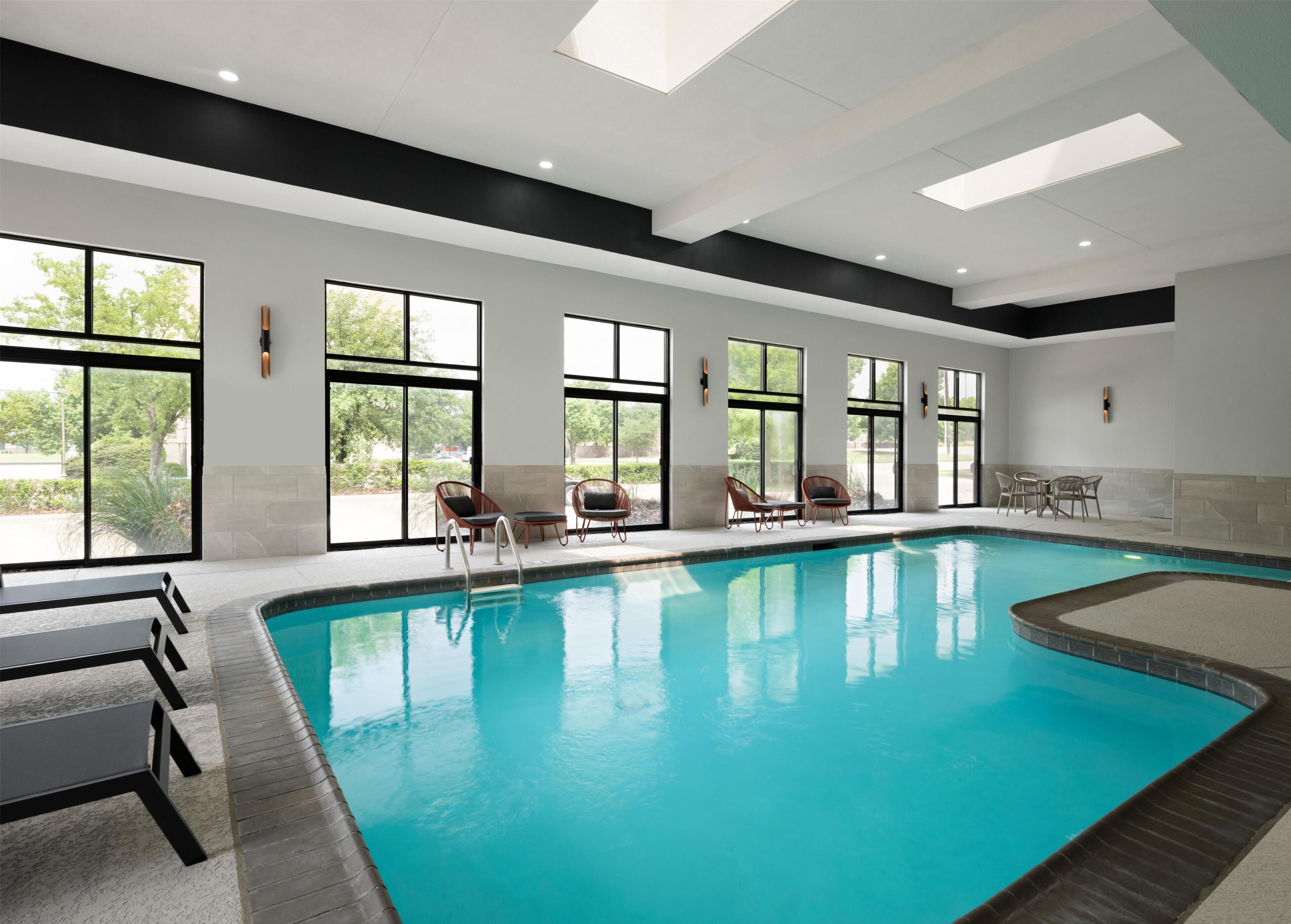 Indoor pool, sun loungers