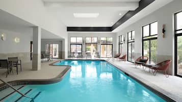Indoor pool, sun loungers
