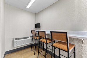 A room with a white wall, a white ceiling, a white radiator, and a white shelf. - Park Inn by Radisson, Salt Lake City Downtown (Salt Lake City)