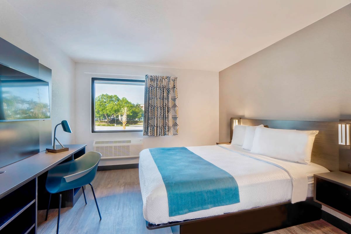 Schreibtisch, Verdunkelungsvorhänge, kostenloses WLAN, Bettwäsche