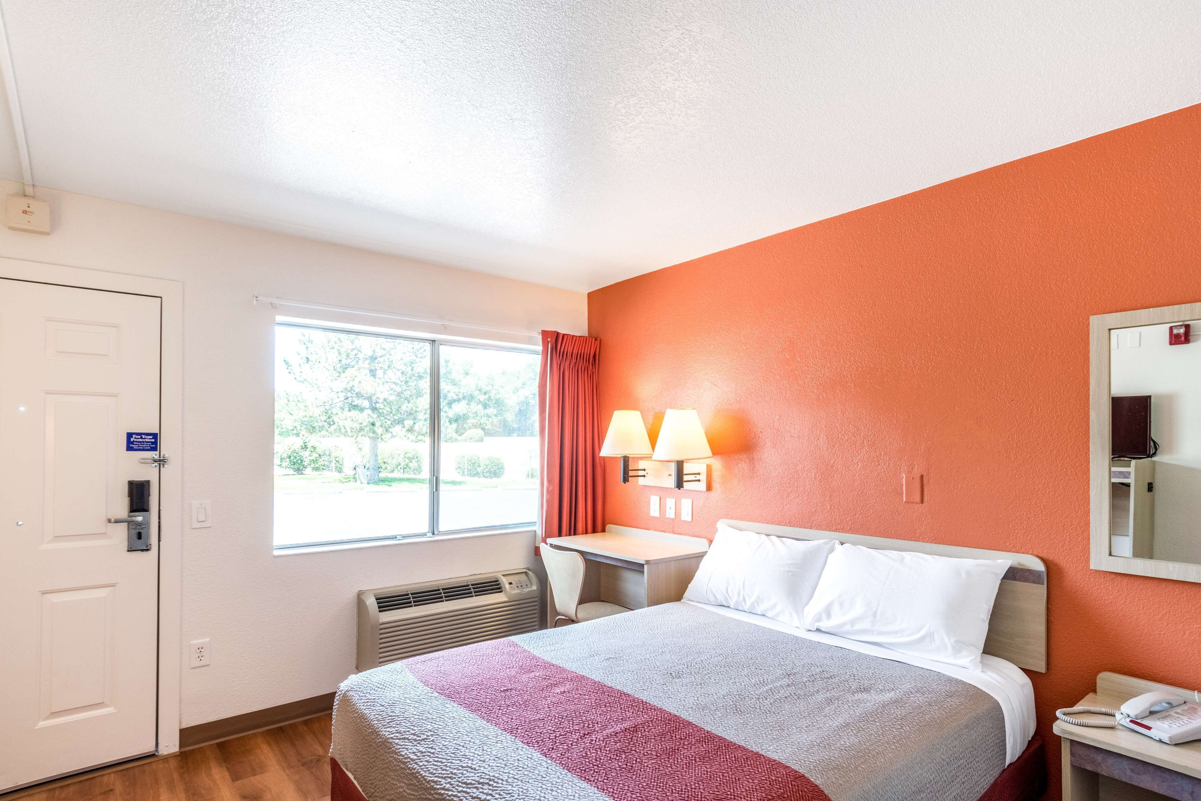 Wi-Fi de cortesia, roupa de cama