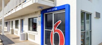 Motel 6 Redding, CA - Central