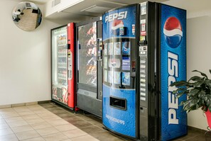 Vending machine - Motel 6 Lenexa, KS - Kansas City Southwest (Lenexa)