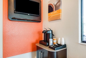 Coffee service - Motel 6 Lenexa, KS - Kansas City Southwest (Lenexa)