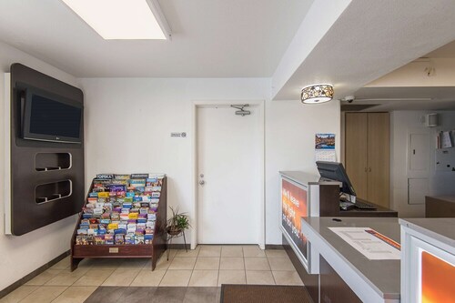 Economy Suites Kansas City 