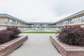 Terrace/patio - Motel 6 Kansas City, MO - Airport (Kansas City)
