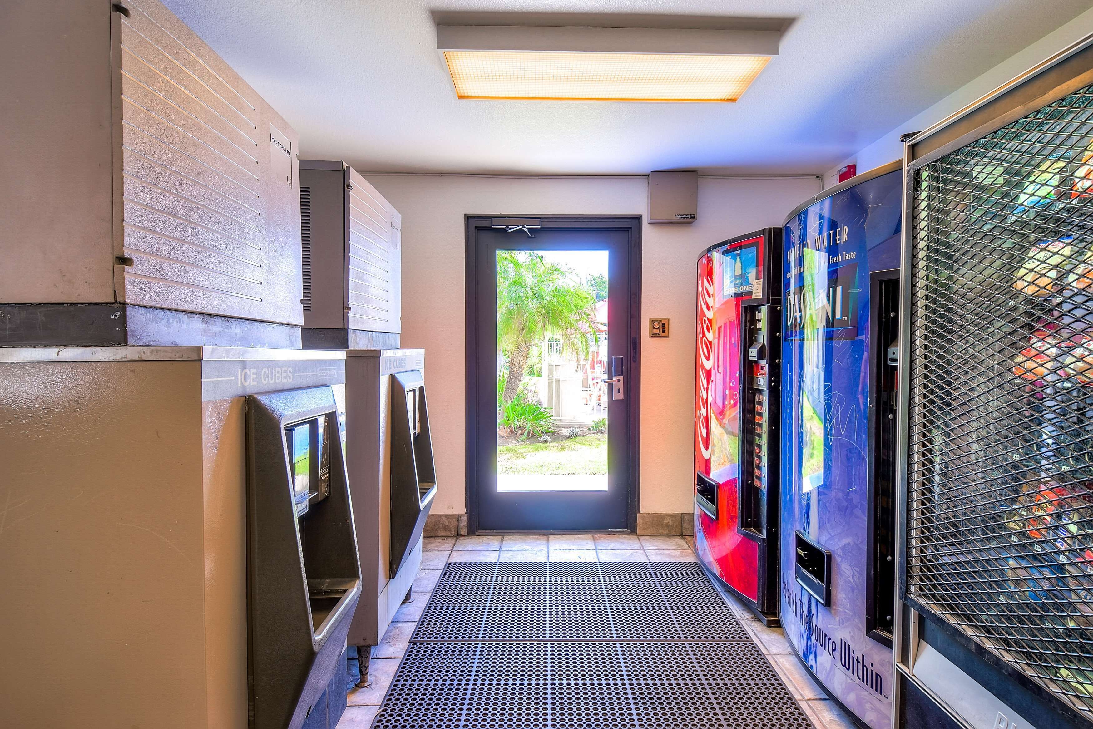 ตู้ขายสินค้าแบบหยอดเหรียญ