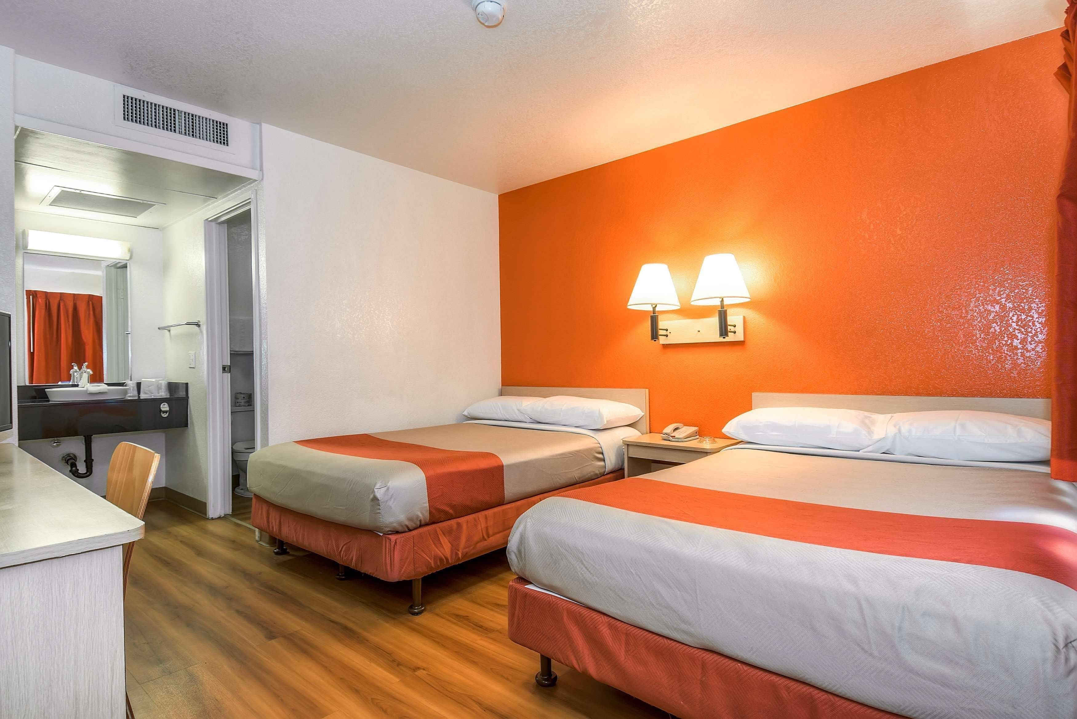 무료 WiFi, 침대 시트