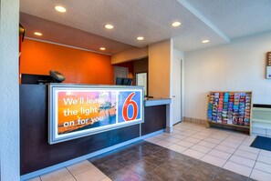 Lobby - Motel 6 Rowland Heights, CA - Los Angeles - Pomona (Rowland Heights)