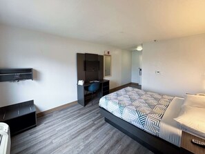Standardzimmer, 1 Doppelbett, barrierefrei, Nichtraucher | Schreibtisch, kostenloses WLAN, Bettwäsche