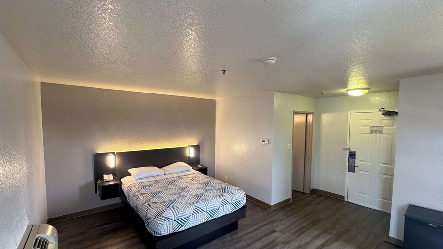 Motel 6 Glenview, IL - Chicago North