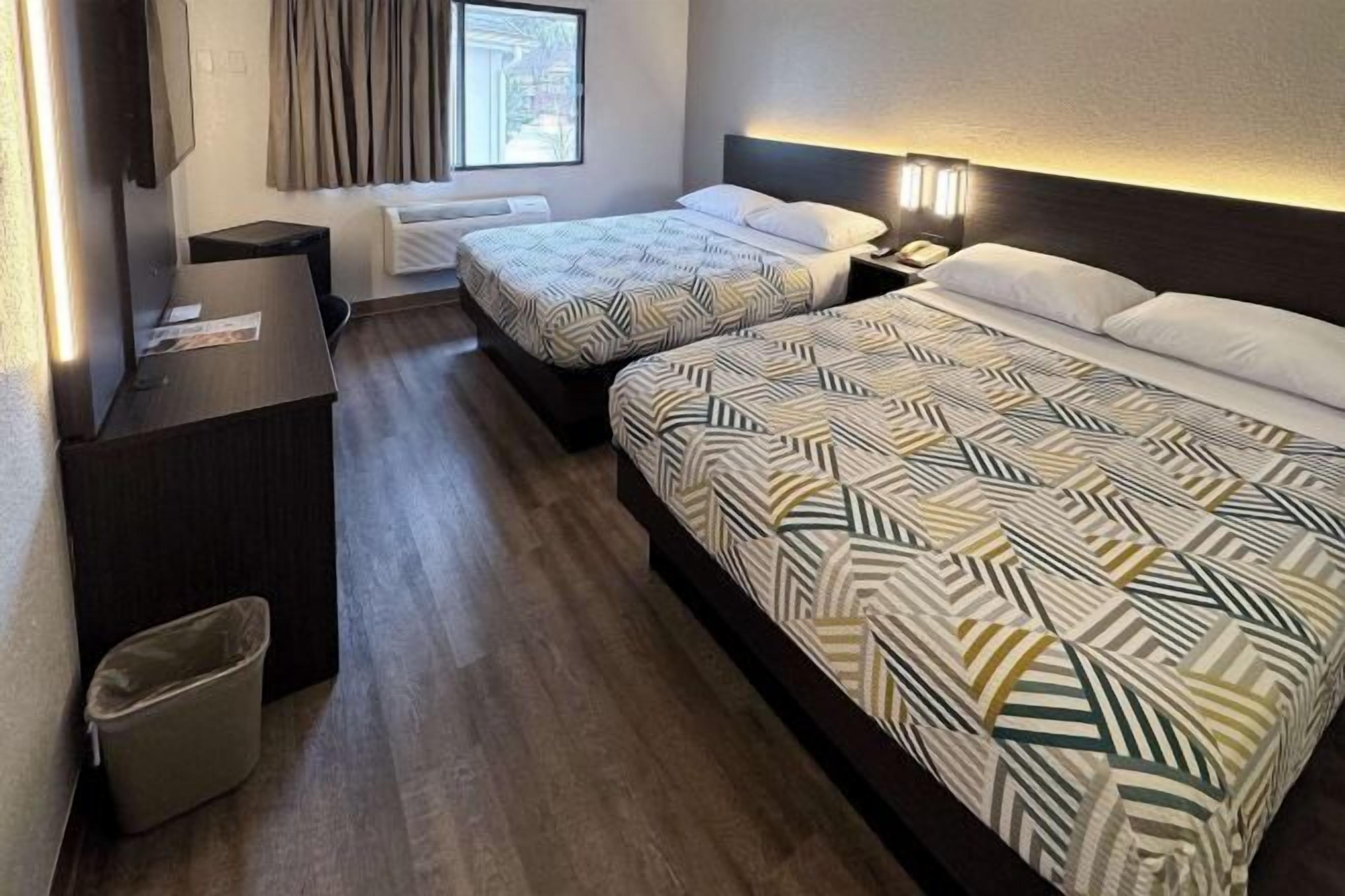 Schreibtisch, kostenloses WLAN, Bettwäsche