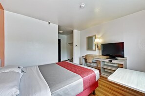 書桌、免費 Wi-Fi、床單