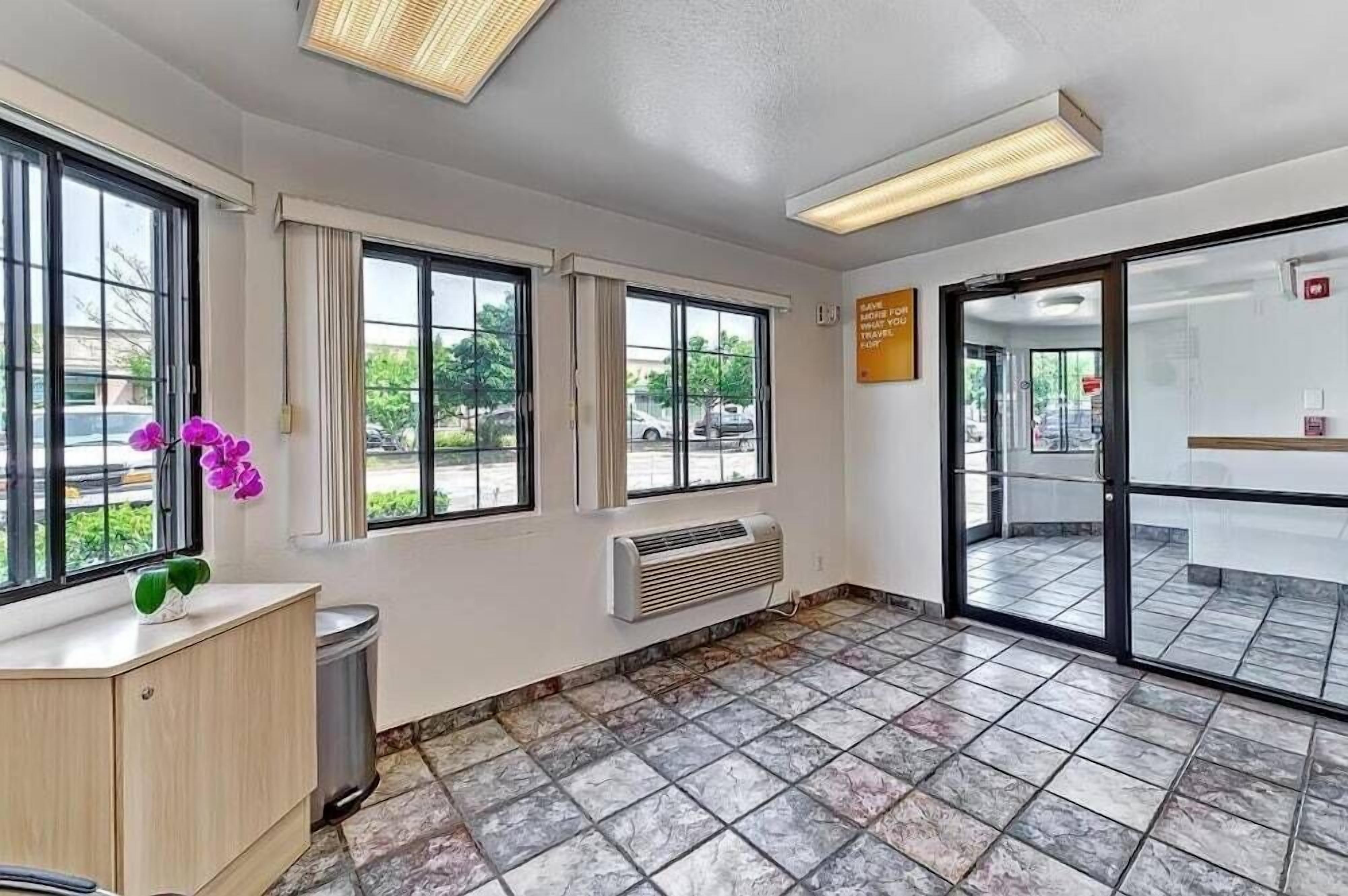 Photo - Motel 6-Glenview, IL - Chicago North