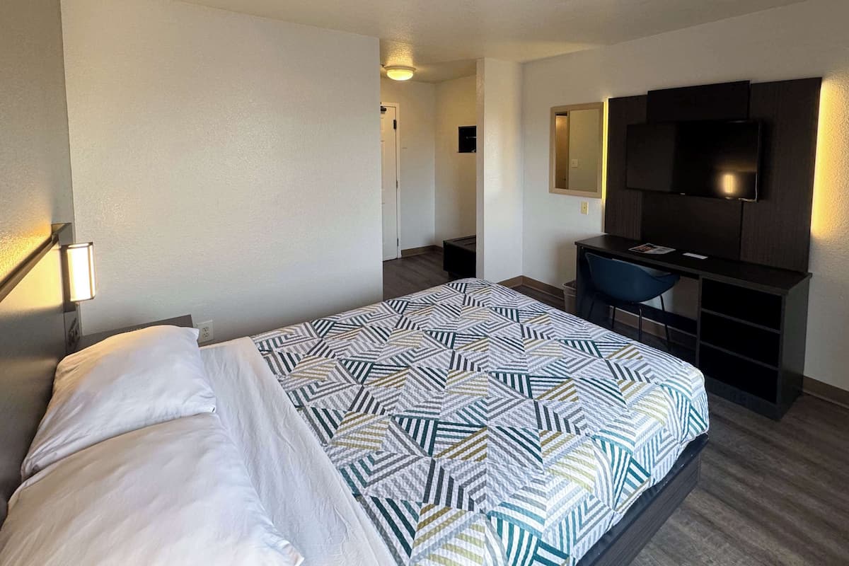 Desk, free WiFi, bed sheets