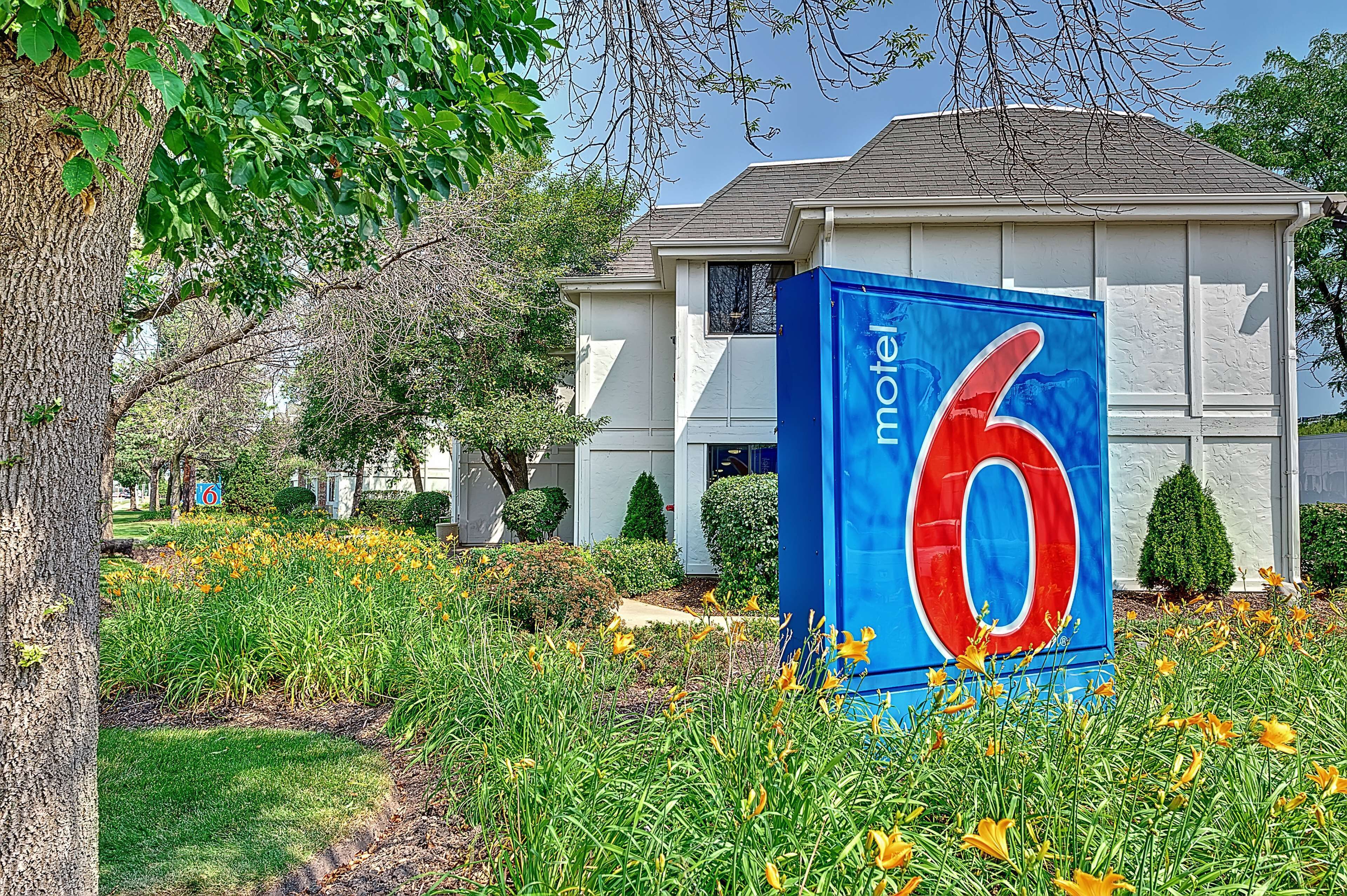 Photo - Motel 6-Glenview, IL - Chicago North