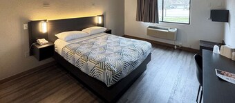 Motel 6 Glenview, IL - Chicago North