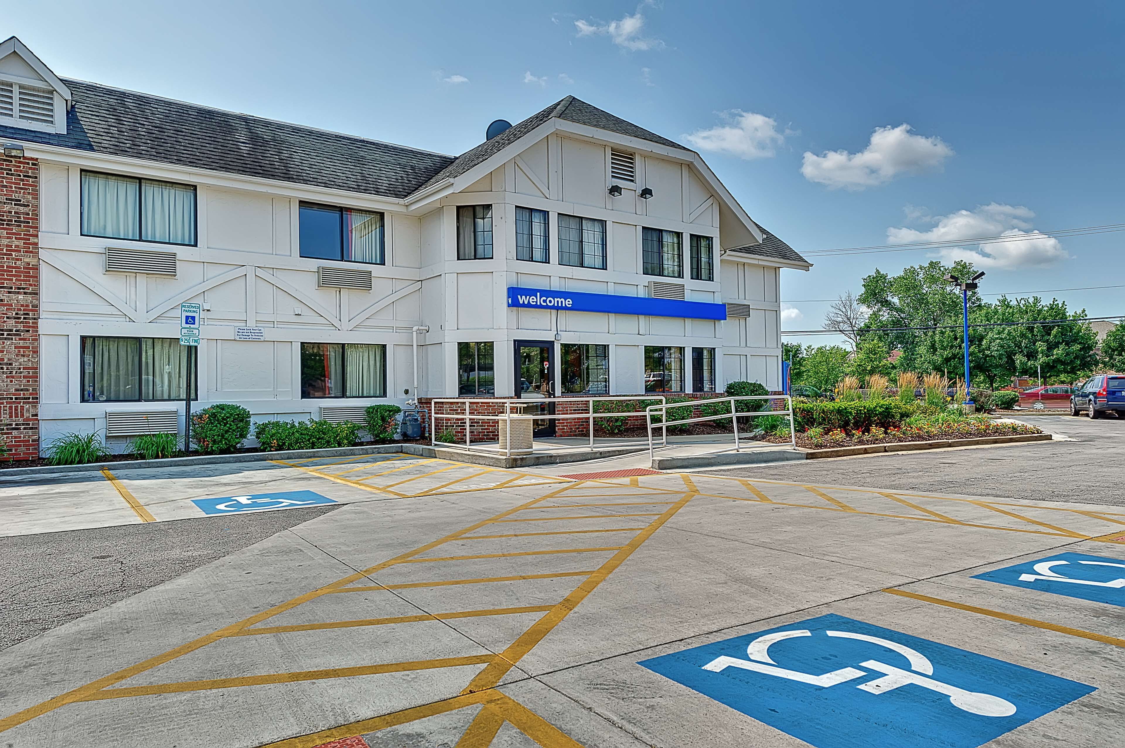 Photo - Motel 6-Glenview, IL - Chicago North