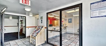 Motel 6 Glenview, IL - Chicago North