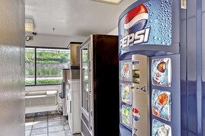 Interior - Motel 6 Glenview, IL - Chicago North (Glenview)