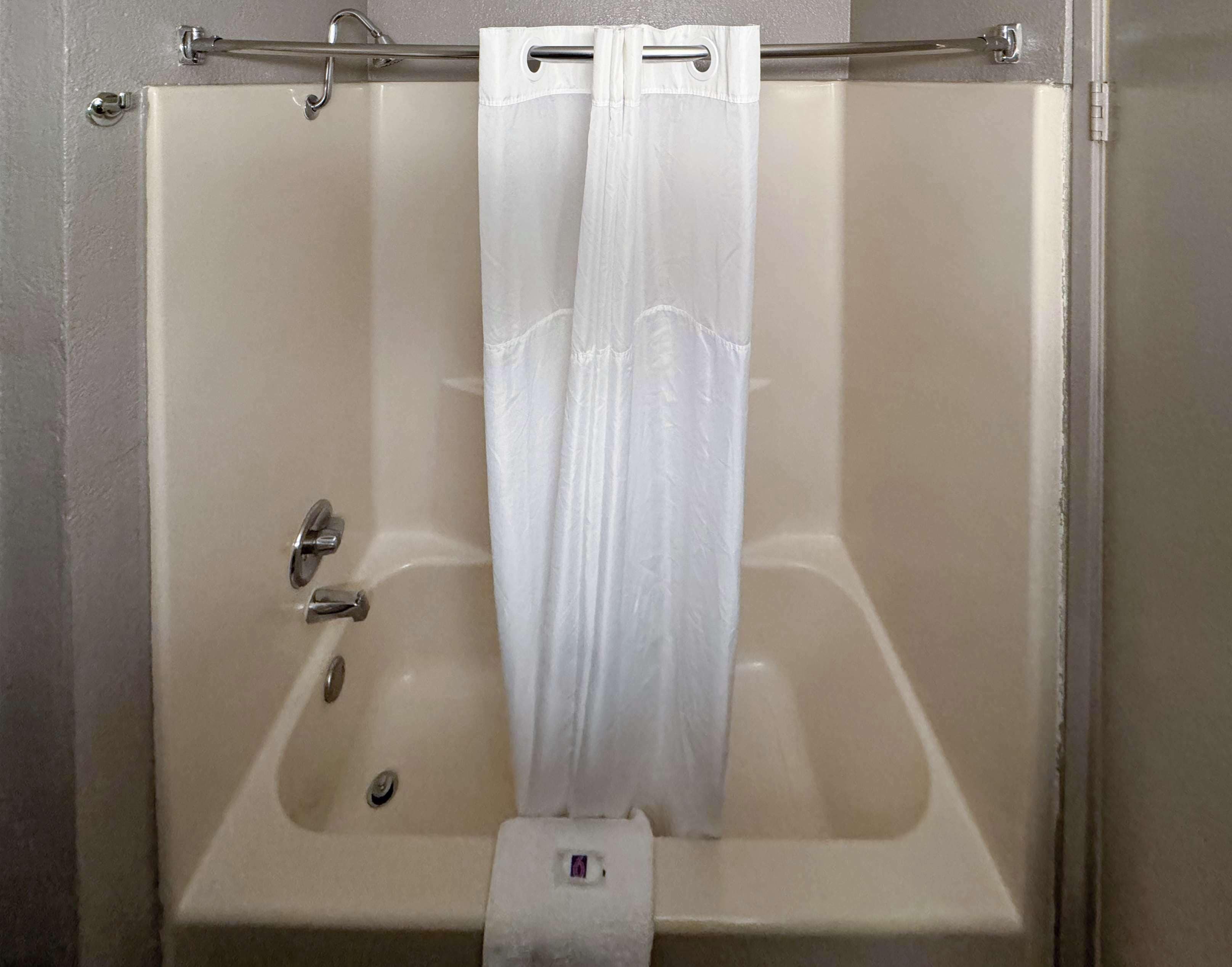 Photo - Motel 6 Glenview, IL - Chicago North