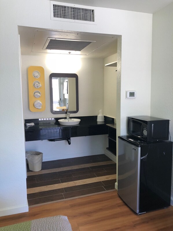 Bathroom sink - Motel 6 Barstow, CA (Barstow)